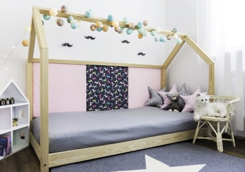 Łóżko domek 140x200 + 4 duże panele ścienne
