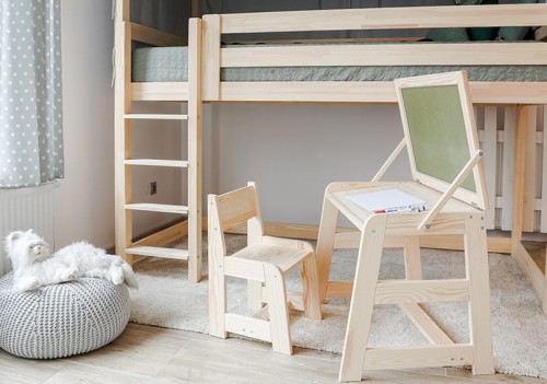 Stolik z krzesełkiem